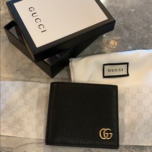 Men’s leather double G Gucci wallet
